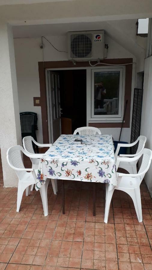 Vila Ruska Prcanj Bagian luar foto