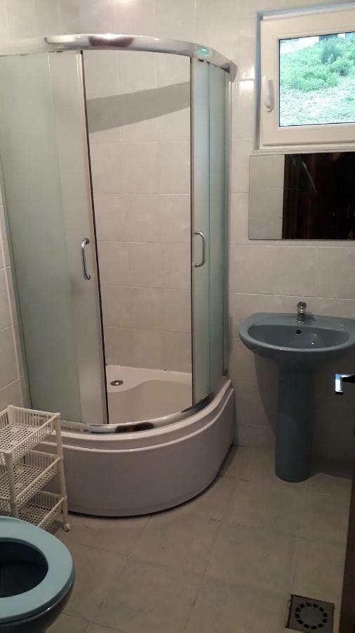 Vila Ruska Prcanj Bagian luar foto
