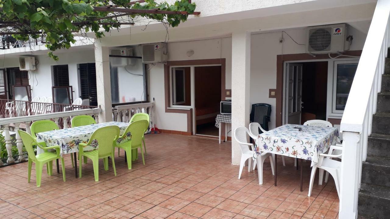 Vila Ruska Prcanj Bagian luar foto