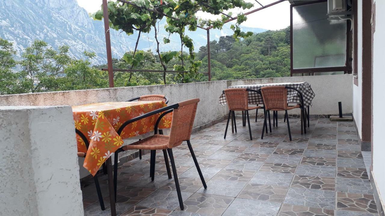 Vila Ruska Prcanj Bagian luar foto